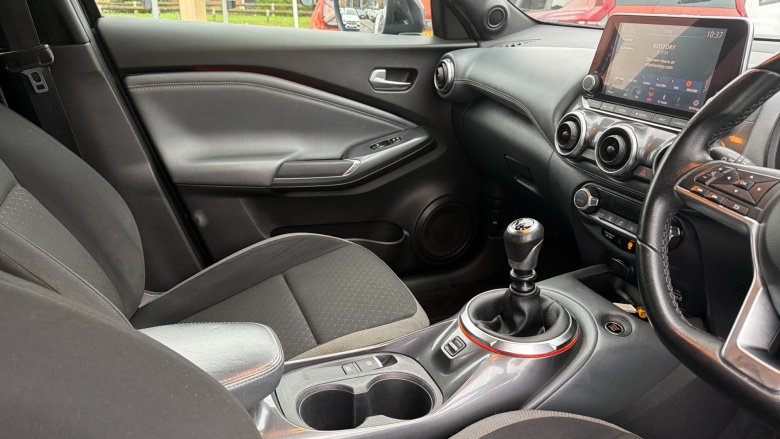Nissan Juke 1.0 DiG-T N-Connecta 5dr Petrol Hatchback